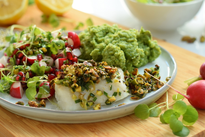 Karola's Kitchen - vis met pistachekorst zoete radijsjessla en broccolipuree