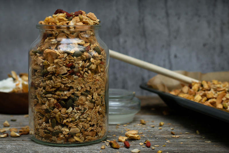 Karola's Kitchen - Granola met kokos, ananas en pistache